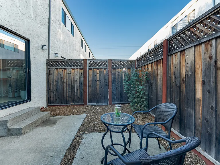 220 Berry Ct - Staged Patio