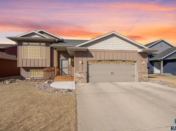 4717 S Wassom Ave, Sioux Falls, SD 57106