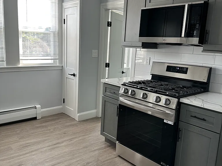 529 Lincoln Ave #4 — Photo 3