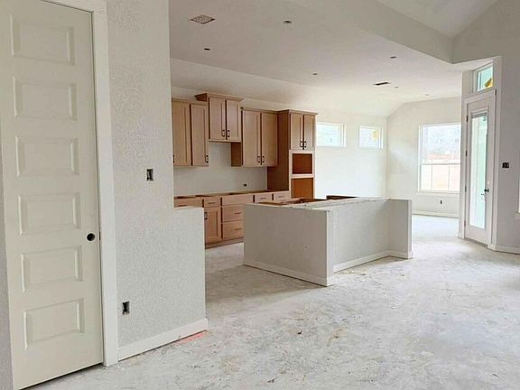 5th image of 332 Ridgewell Loop