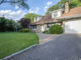 9 Eden Dr, Smithtown, NY 11787