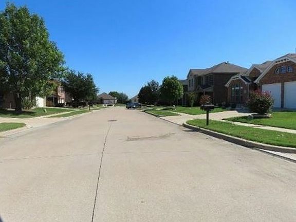 Exterior Neighborhood (street photo)