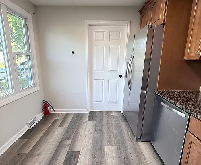 40 Eisenhower Dr — Photo 6