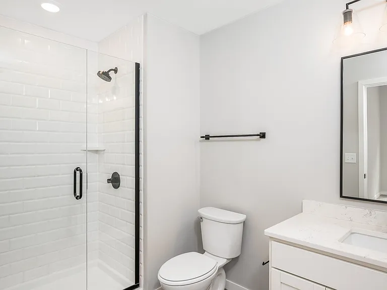 11. District Townhouse_Bath1