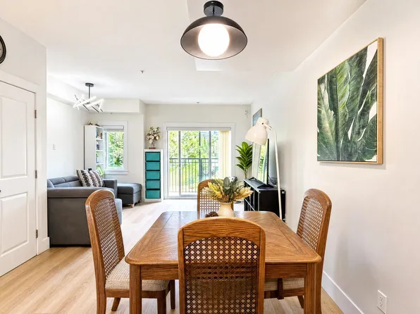 7168 Stride Ave #204, Burnaby, BC V3N 1T7