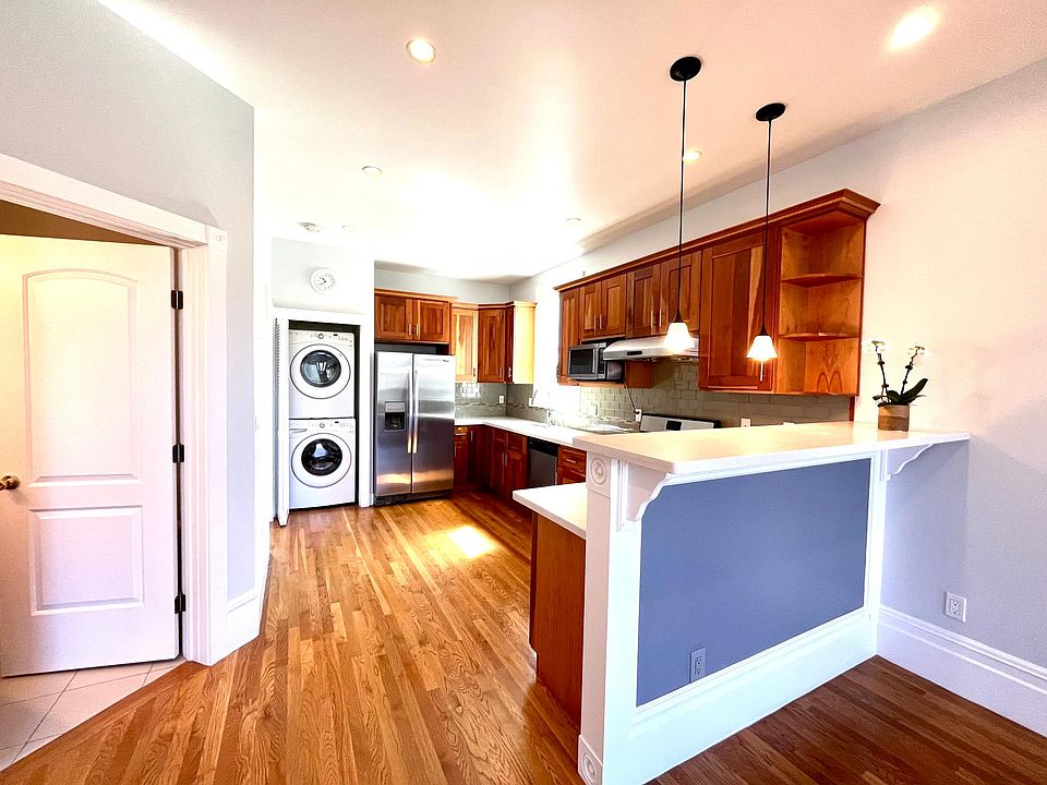 1st image of 634 Baker St #2