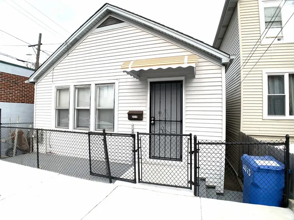 2915 S Keeley St, Chicago, IL 60608