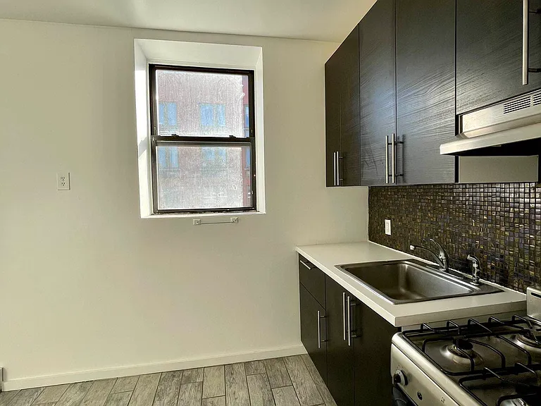301 E 110th St #4D — Photo 4