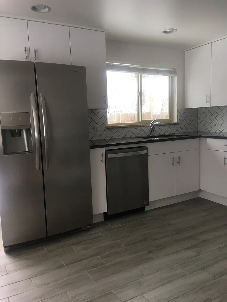 2 bed, 905 sqft, $2,200 — Photo 3