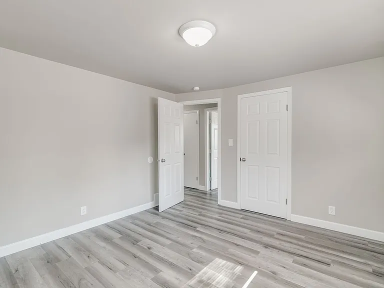 471 Farwell Ave — Photo 2