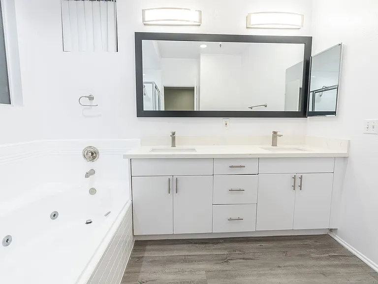 4532 Murietta Ave — Photo 52