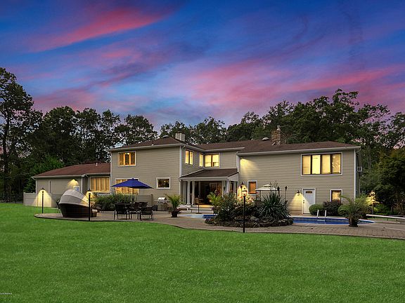 4th image of 501 Eagle Point Dr