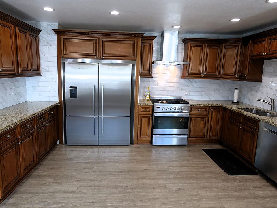 1st image of 12938 Jefferson Ave