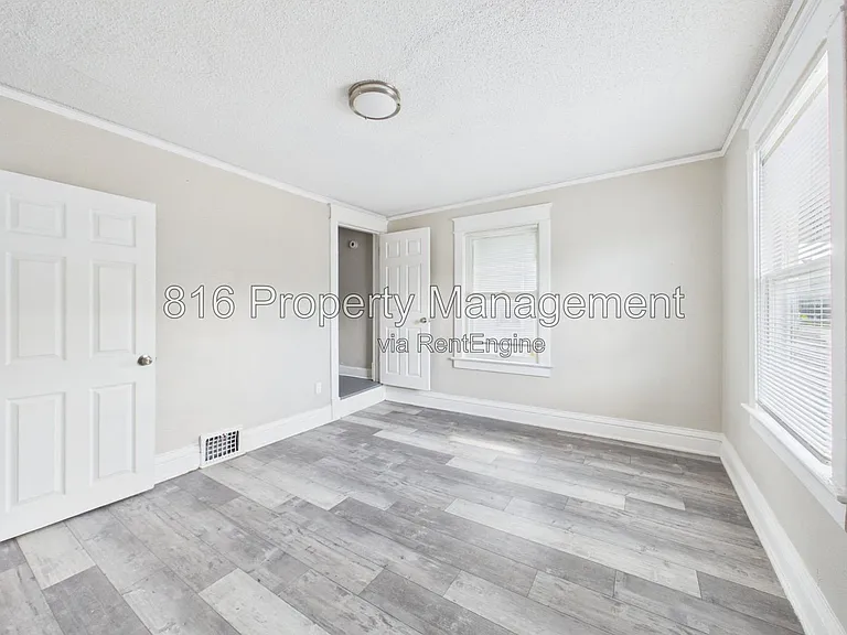3205 E 31st St — Photo 25