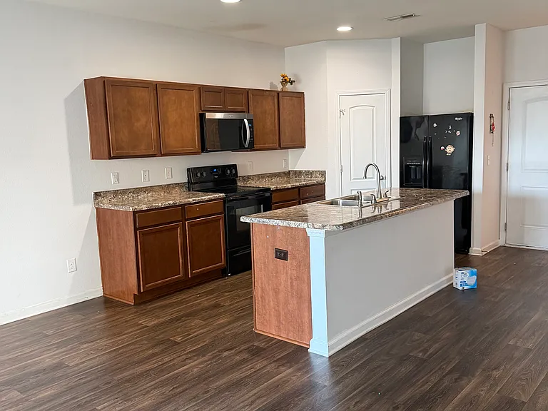 313 Nixon Way — Photo 4