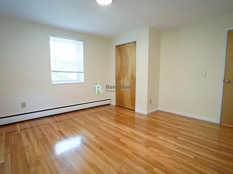 221 Babcock St — Photo 6