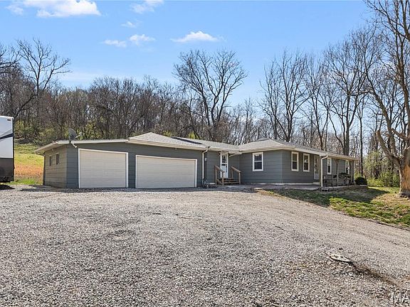 2nd image of 1752 N Bluff Rd