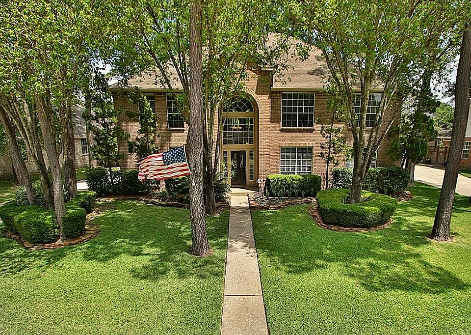 A lovely 4 bedroom, 3/1 bath home ready for a new owner. Beautifully renovated and updated with everything you are looking for.