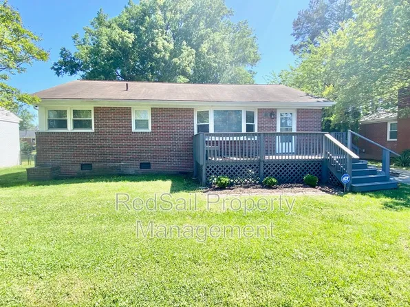 10 Westlawn Dr, Hampton, VA 23664