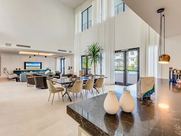 Legacy Las Palmas — Photo 10