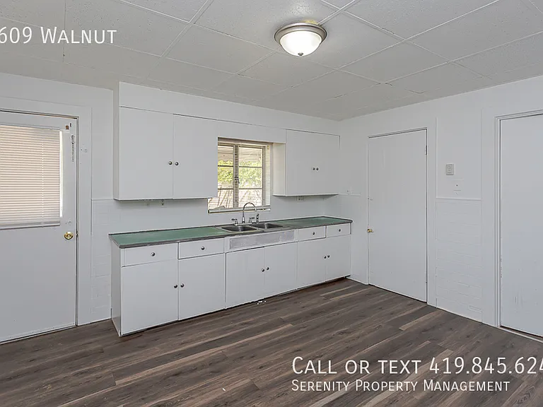 1609 Walnut St — Photo 11