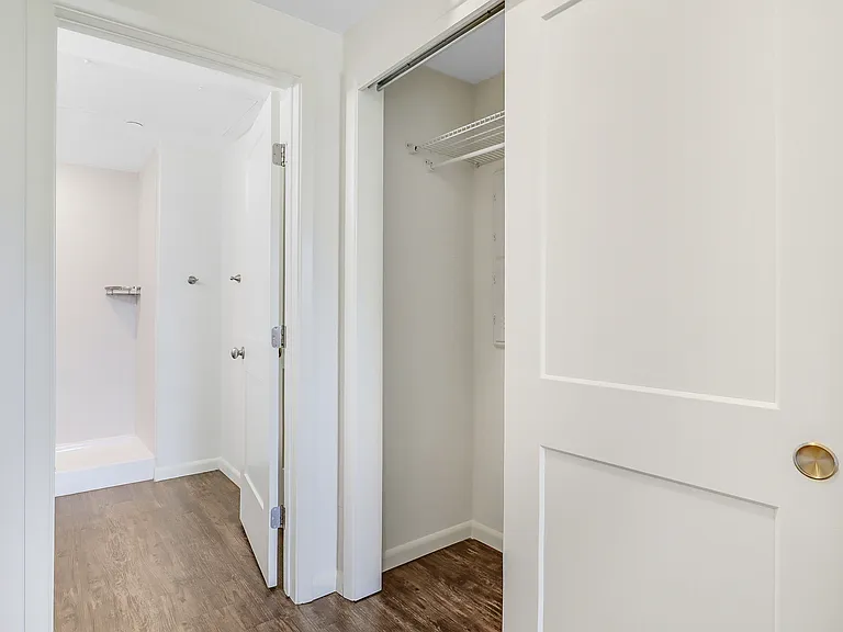 Unit 204 has exact layout as 206 "Rail Runner" (Called "Red River" in virtual tour)