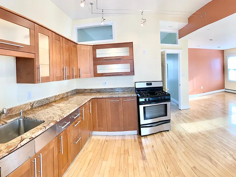 13 Messenger St #PENTHOUSE — Photo 2