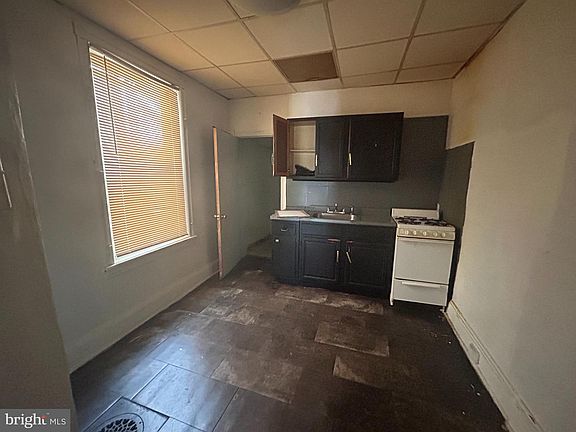 4th image of 1549 N Frazier St