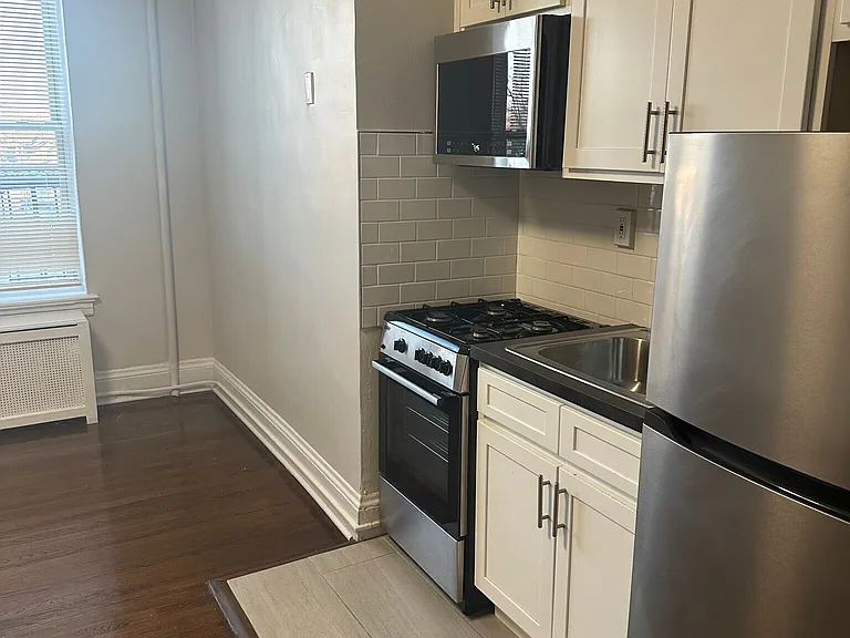 501 Alma Ter #B4 — Photo 1