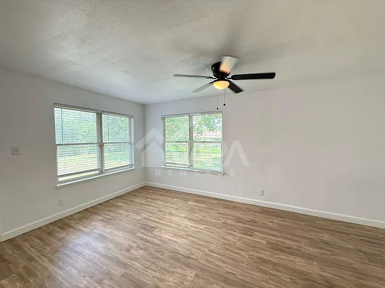 4511 Diamondhead Dr — Photo 10