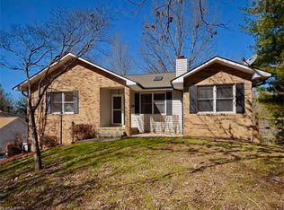 229 Trappers Trl, Hendersonville, NC 28739