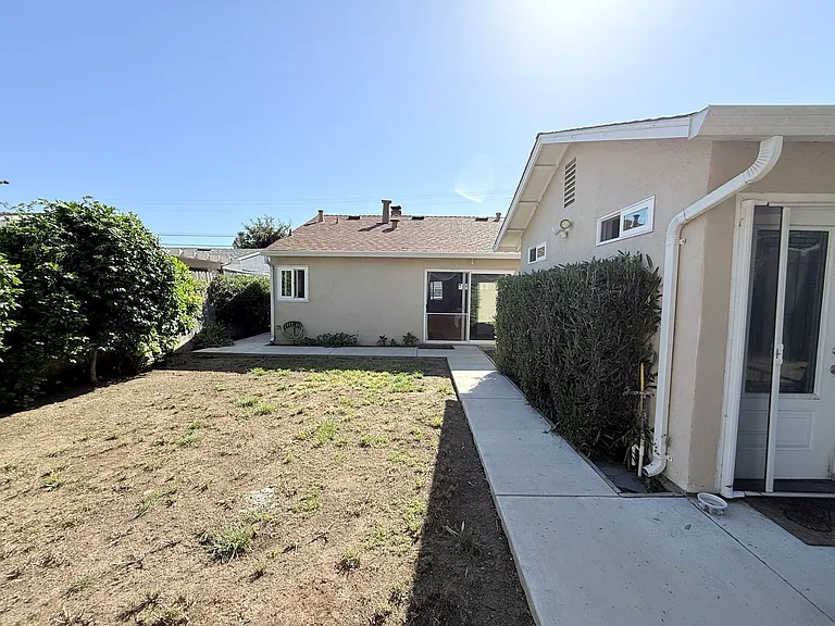 240 N Cragmont Ave — Photo 23