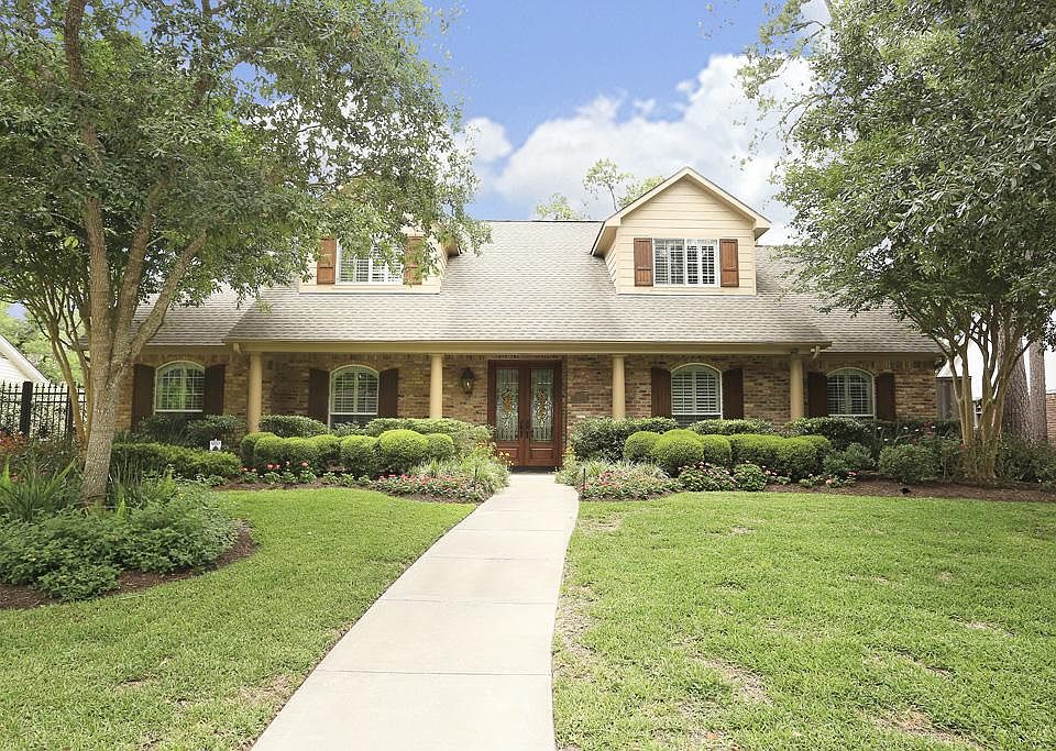 Welcome home to 12122 Cobblestone! This fantastic, remodeled home features 5 bedrooms, 4.5 bathrooms