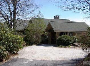 222 Scenic Dr, Dillard, GA 30537