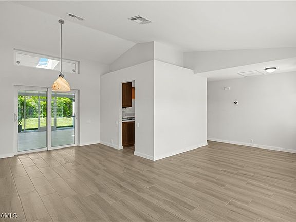 4th image of 6571 Saint Ives Ct
