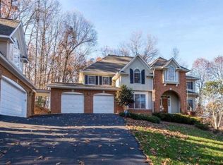 2082 Hunters Crest Way, Vienna, VA 22181