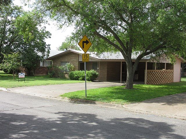 1st image of 705 Lake Dr