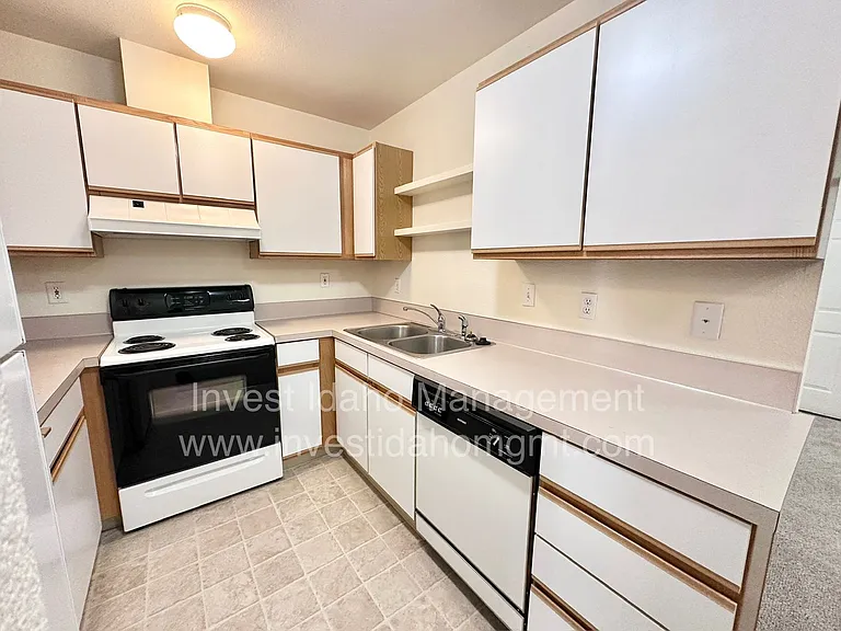 1682 Barlow — Photo 15