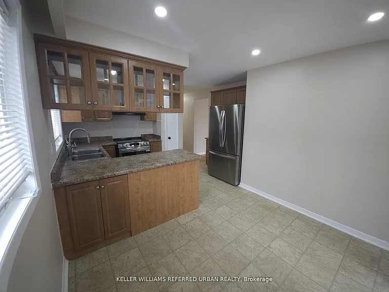 30 Picaro Dr — Photo 5