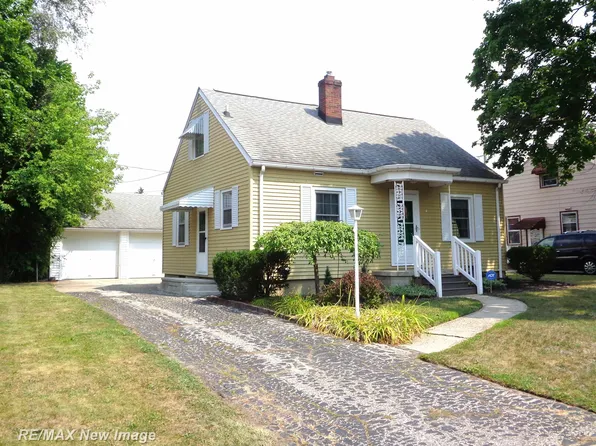 4 Southlawn Ct, Saginaw, MI 48602