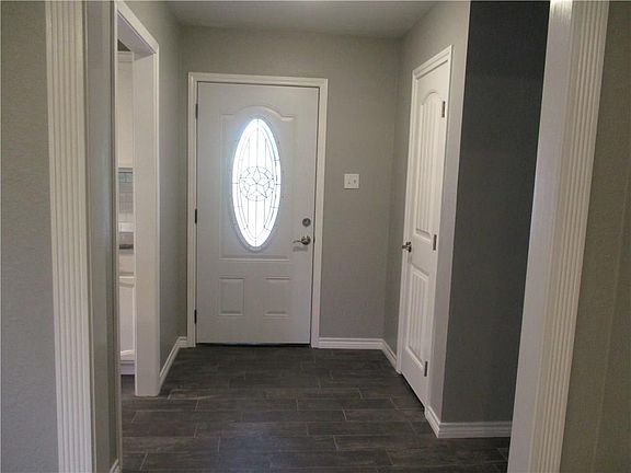 3rd image of 5833 Farm Road 195