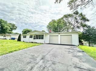 4 Fairview Dr, Saint Charles, MO 63303