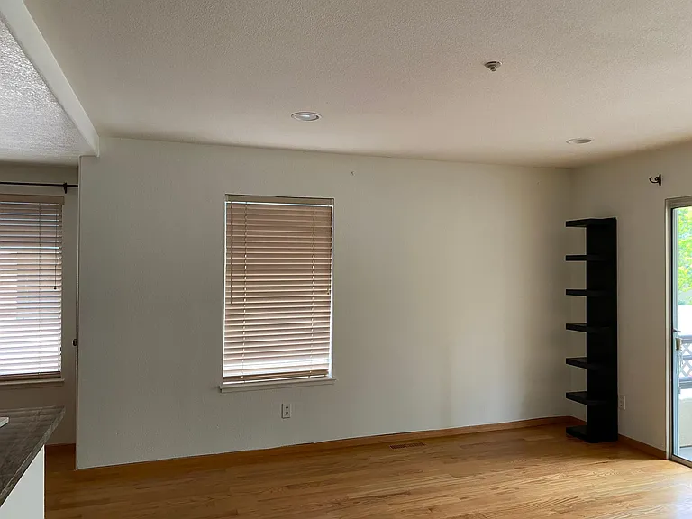 430 Galleria Dr — Photo 30