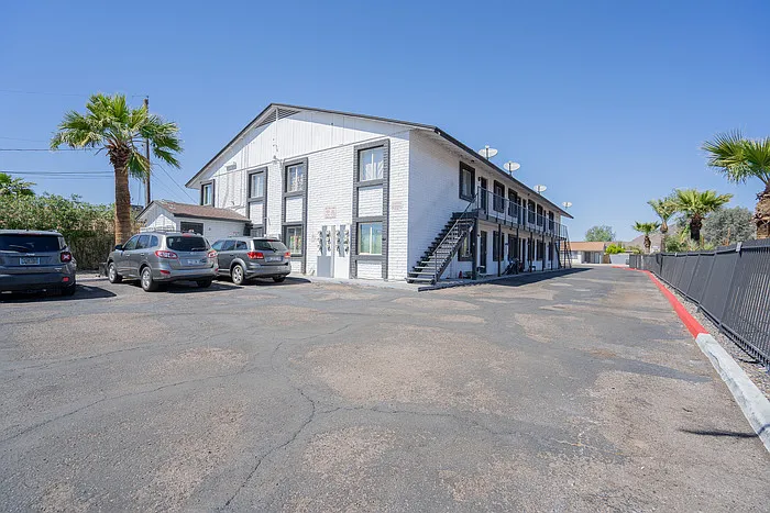Building Photo - 1703 W Mountain View Rd #15