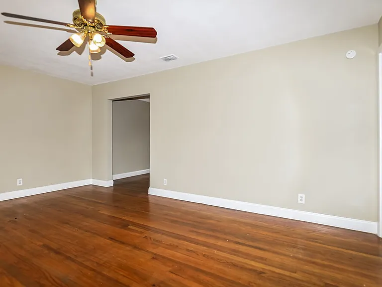 2615 Ligustrum Rd — Photo 5
