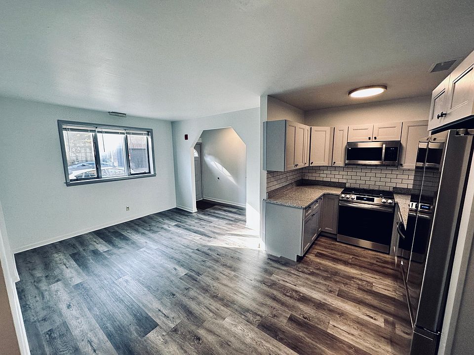 Living Room/Kitchen