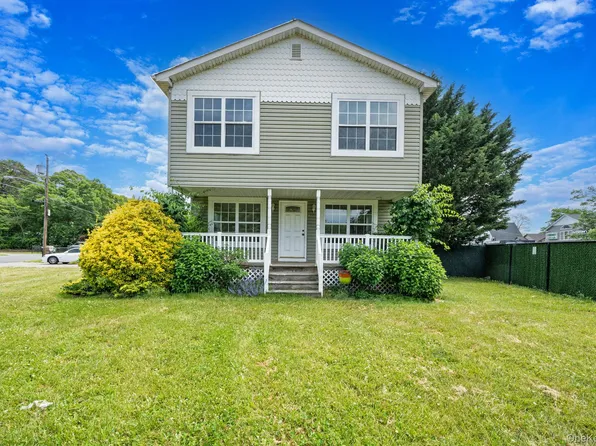 86 Eleanor Avenue, Mastic, NY 11950