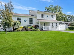 121 Spiral Rd, Holtsville, NY 11742