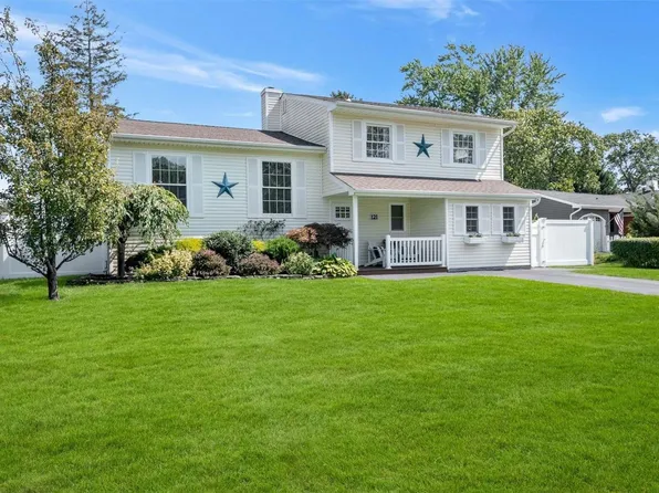 121 Spiral Road, Holtsville, NY 11742