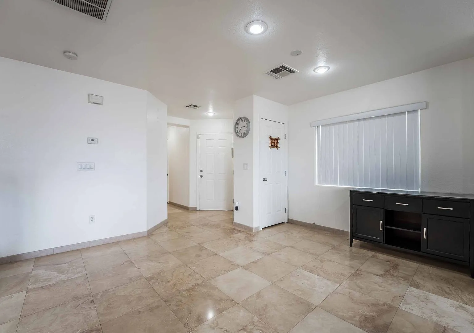 Stunning 4 bedroom property in the vibrant city of Las Vegas! — Photo 4